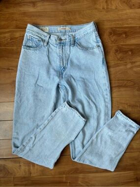 Levi's Light Wash Women’s Mom Jeans